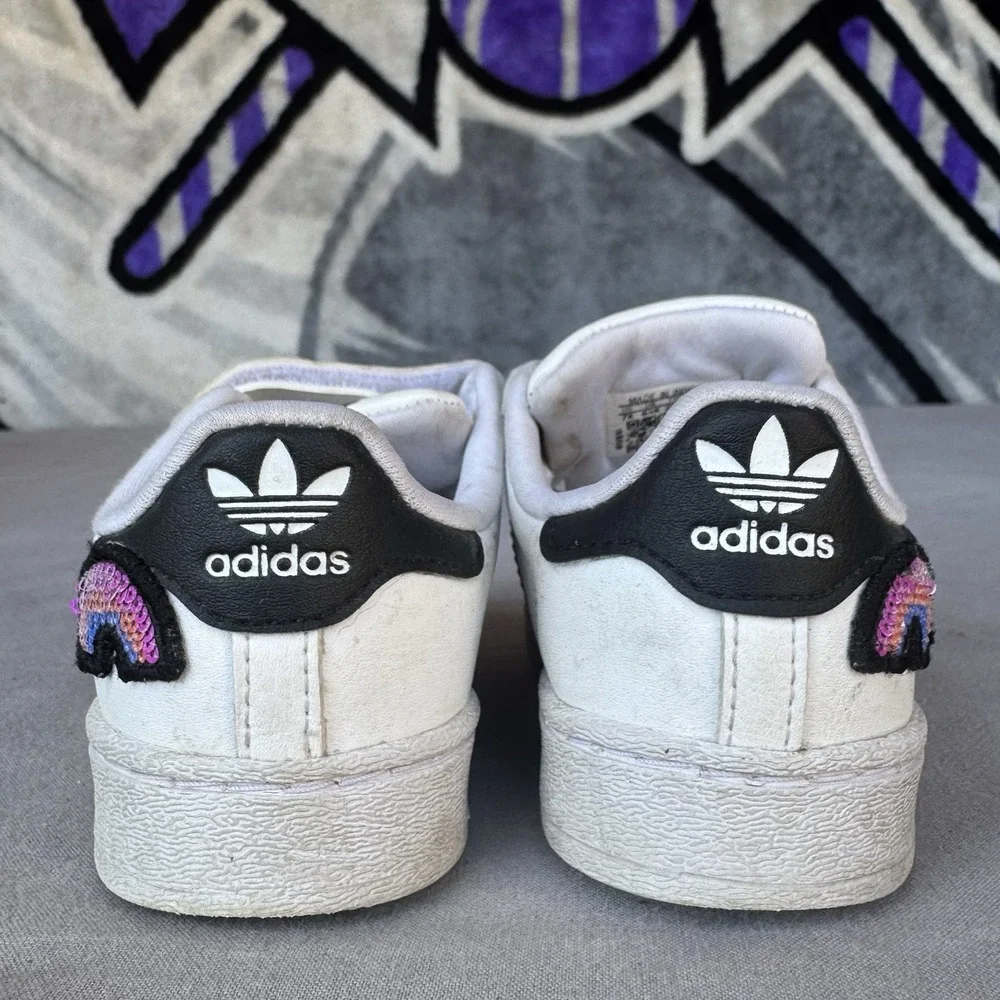 Size 7k - adidas Superstar Little Kid 'Rainbow‎ Decal'